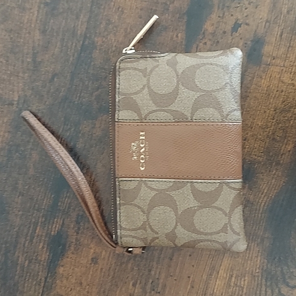 Coach Handbags - Coach Small Wristlet